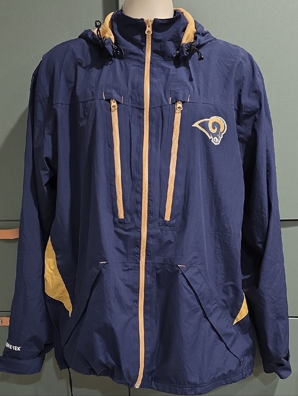773. VTG St. Louis Rams NFL On-Field Reebok Insulated Jacket Coat Navy Gold
